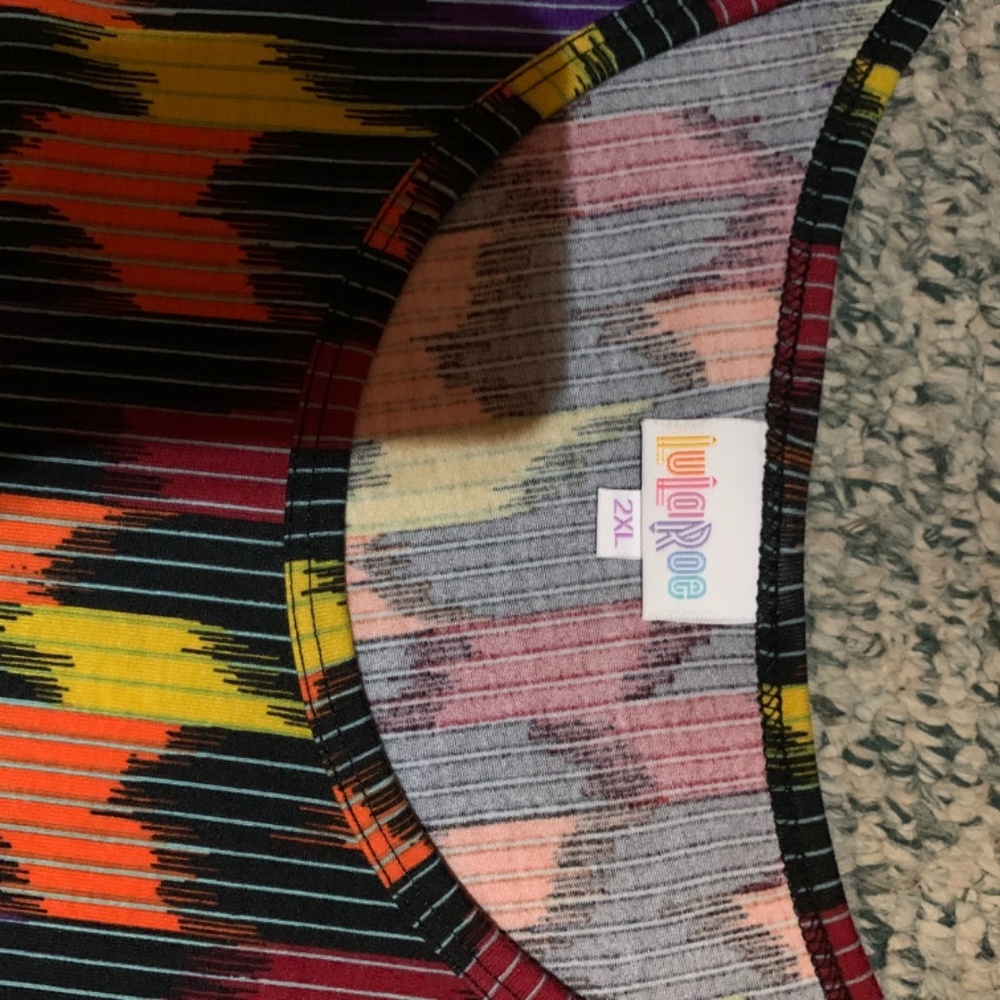 Lularoe tee - Picture 2 of 4
